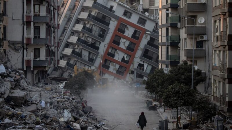 土耳其強震278小時後 45歲男子瓦礫堆中獲救