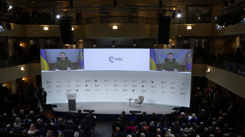 慕尼黑安全会议演说 泽连斯基：俄罗斯今年将倒下