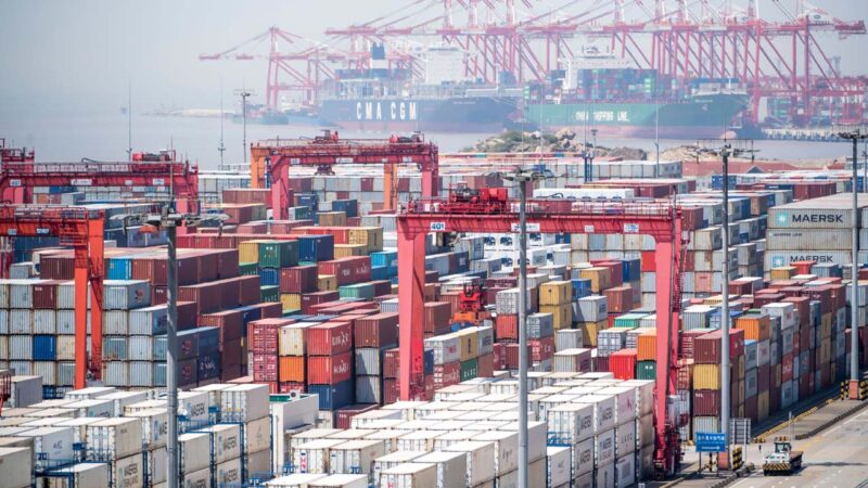中國外貿訂單銳減 各大港口空貨櫃堆積如山