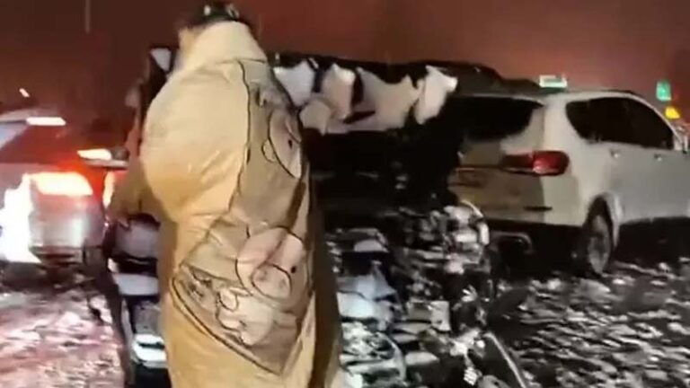 河南三門峽高速30多輛車連環相撞（視頻）