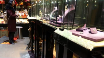 纽约法拉盛珠宝店遭抢损百万 市长亚当斯承诺破案