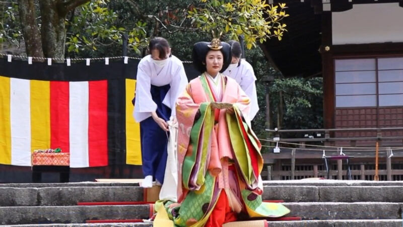 京都女儿节千年传承仪式 下鸭神社“流雏”庆典