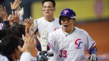 WBC經典賽 台灣隊吳念庭7局敲首轟2分砲