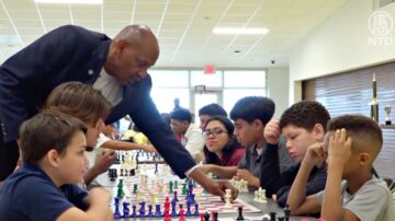鼓励学生走正人生 学区国际象棋受欢迎