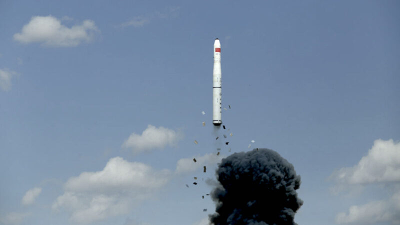 长征火箭在美德州上空解体 碎片散落范围或达数百英里