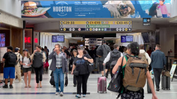 春假休斯顿机场旅客超疫情前 达到230万