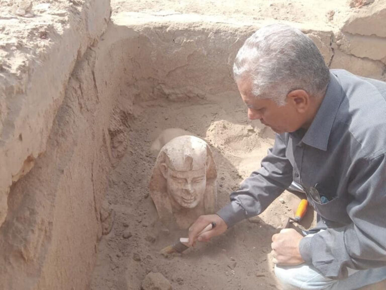 埃及迷你獅身人面像出土 帶著微笑還有酒窩