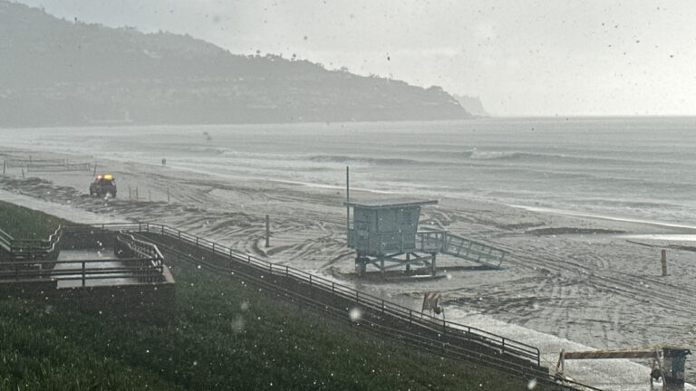 新一波大氣河流襲來 南加週二起迎來暴雨強風
