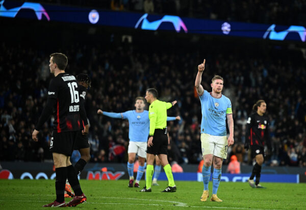 TOPSHOT - Manchester City's Belgian midfielder Kevin De Bruyne (R) celebrates scoring the team's seventh goal during the UEFA Champions League round of 16 second-leg football match between Manchester City and RB Leipzig at the Etihad Stadium in Manchester, north west England, on March 14, 2023. - Manchester City won the match 7-0. (Photo by Oli SCARFF / AFP) (Photo by OLI SCARFF/AFP via Getty Images)