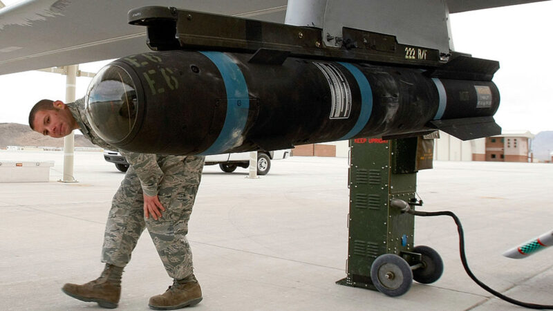 歪头强 美军开发新型导弹 弹头会拐弯