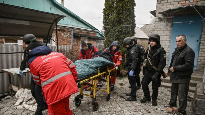俄军疑用集束炸弹攻击 乌东克拉莫托斯克酿2死8伤