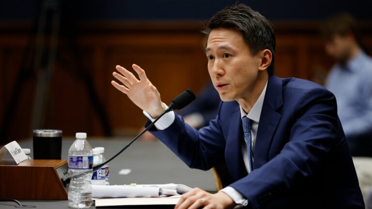 周受資身世揭祕 新加坡華裔 涉獵多家中企