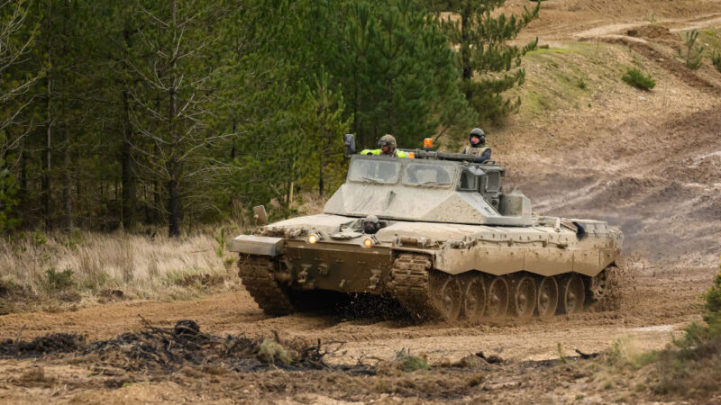 疑準備春季反攻 德英主力戰車抵烏克蘭
