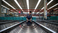 【财经100秒】中国1、2月工业企业利润 年减22.9%
