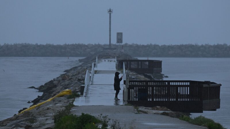 大型低氣壓籠罩南加 降雨或持續至週四