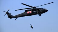 美兩黑鷹直升機訓練時墜毀 機上9名成員全遇難