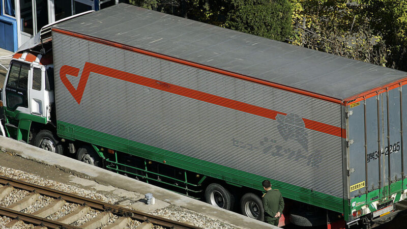 衛星圖像：中共向朝鮮運送受制裁卡車