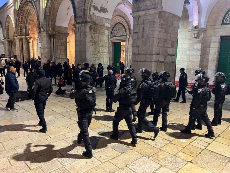 以色列警民爆衝突 耶路撒冷清真寺逮捕逾350人（視頻）