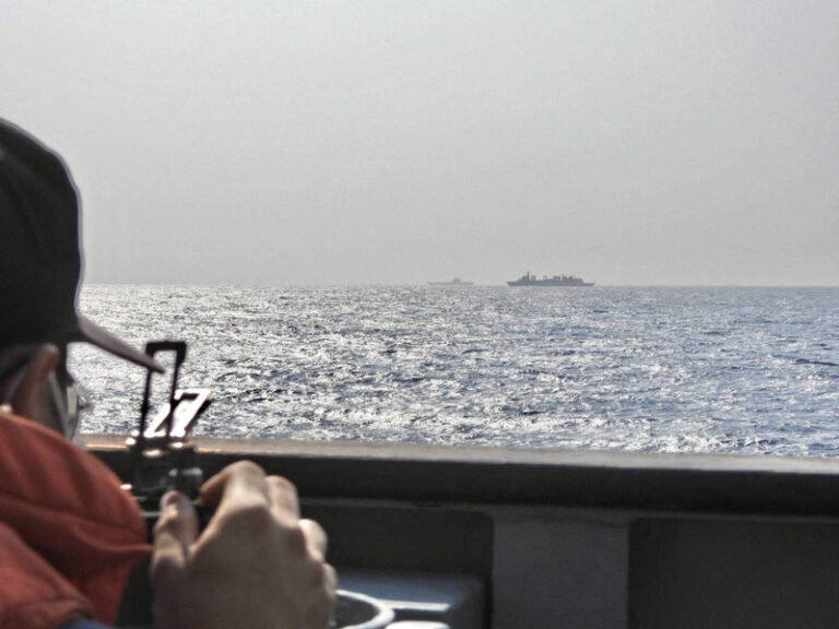 台立委爆：中共舟山艦求台海巡艦靠近 擺拍交差