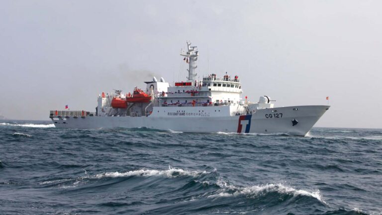 中共海警廣播挑釁台海巡 朝野立委：軟硬手法
