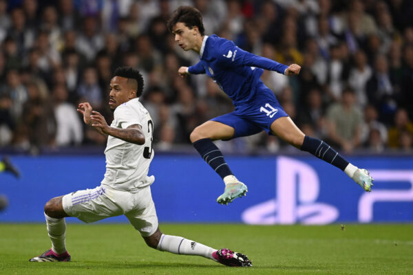 Real Madrid's Brazilian defender Eder Militao (L) vies with Chelsea's Portuguese forward Joao Felix during the UEFA Champions League quarter final first leg football match between Real Madrid CF and Chelsea FC at the Santiago Bernabeu stadium in Madrid on April 12, 2023. (Photo by OSCAR DEL POZO / AFP) 
