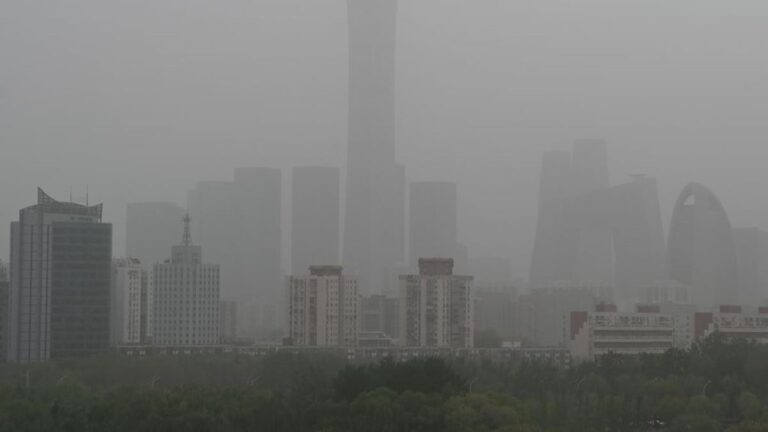 中國江南泥雨來襲 北京遭遇「回鍋沙」