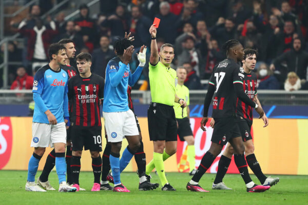MILAN, ITALY - APRIL 12: Andre-Frank Zambo Anguissa of SSC Napoli is shown a red card and is sent off by referee Istvan Kovacs during the UEFA Champions League quarterfinal first leg match between AC Milan and SSC Napoli at Giuseppe Meazza Stadium on April 12, 2023 in Milan, Italy. 