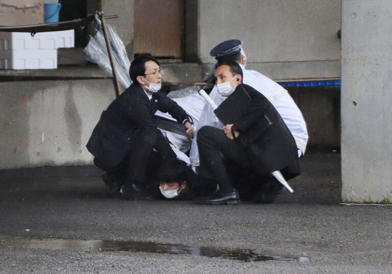日相岸田輔選突傳爆炸聲 緊急撤離 警制伏一嫌（視頻）
