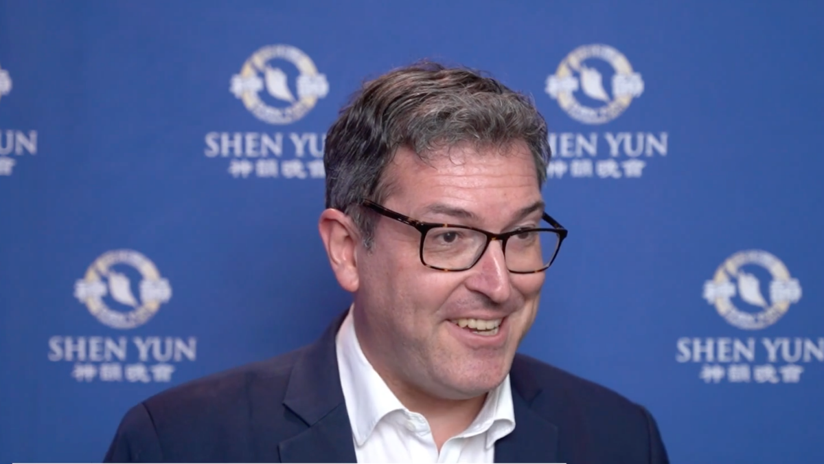 「香港監察」創辦人：神韻展現普世準則