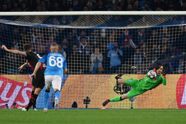Napoli's Italian goalkeeper Alex Meret (R) defelects a penalty shot by AC Milan's French forward Olivier Giroud (L) during the UEFA Champions League quarter-finals second leg football match between SSC Napoli and AC Milan on April 18, 2023 at the Diego-Maradona stadium in Naples. (Photo by Andreas SOLARO / AFP) 