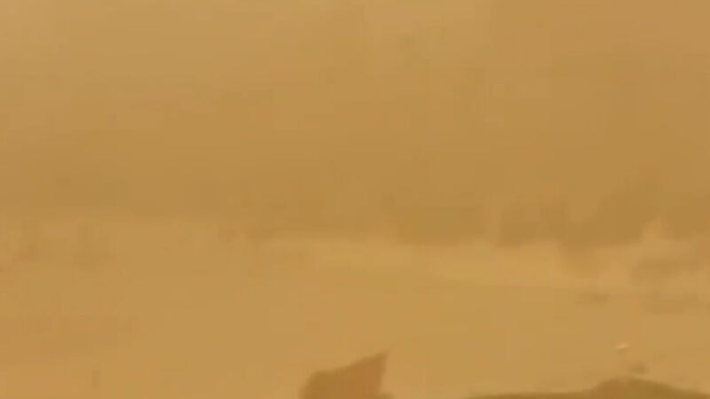 沙塵暴再襲中國 甘肅玉門現巨型「沙牆」天空染黃