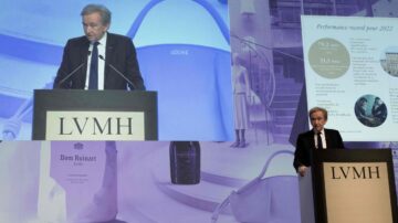 LVMH市值超五千億美元 今年股價漲32.8%。