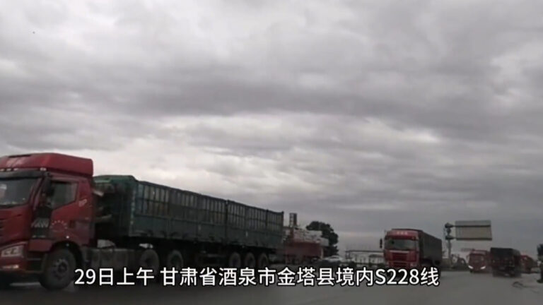 甘肅重型半掛車和小型麵包車相撞 已致6死12傷