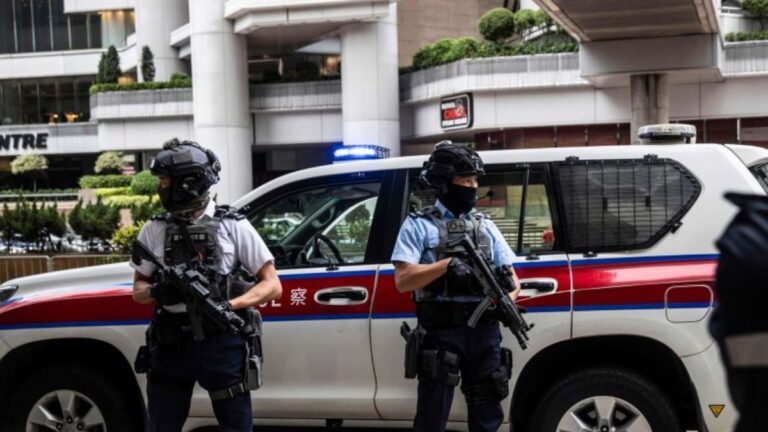 黎智英司法覆核等案開庭 港反恐特警荷槍實彈戒備
