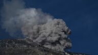 哥伦比亚鲁伊斯火山蠢蠢欲动 当局下令紧急撤离（视频）