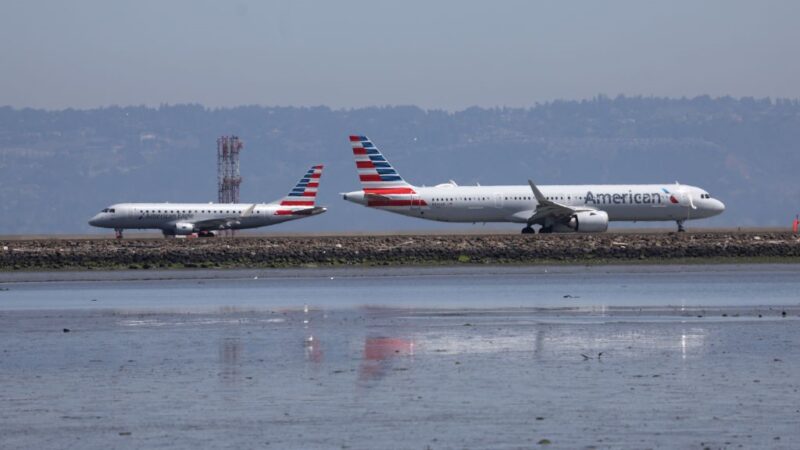 美國航空公司工會投票通過 批准罷工