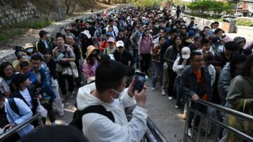 長假人流巨大 憂染疫高峰將至 疫情恐全國傳播