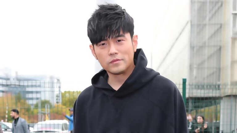 周杰倫晒懷抱小女兒溫馨照 獲讚：超級暖爸