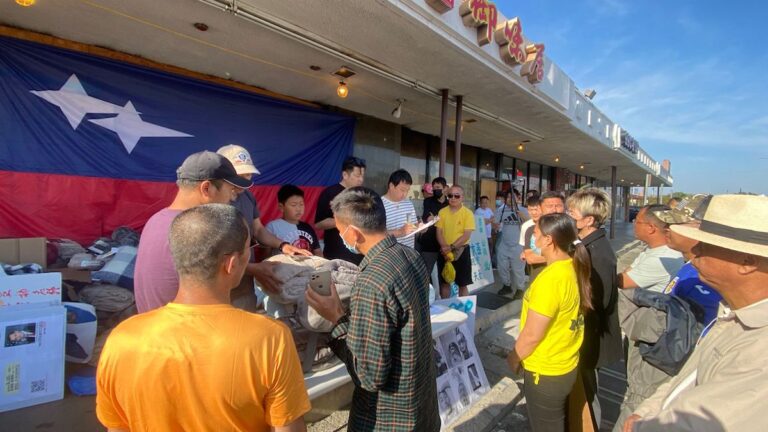 洛杉磯民運人士與非營利組織 獻愛心幫扶在美新老困難大陸移民