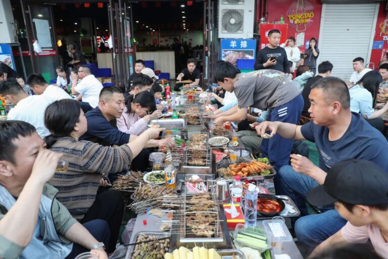 經濟政策大反轉 深圳請戰路邊攤 專家不看好