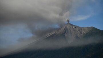 火峰火山爆发 危地马拉紧急疏散逾千人