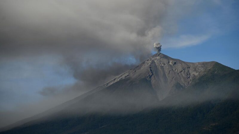 火峰火山爆发 危地马拉紧急疏散逾千人