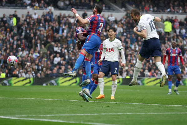 Tottenham Hotspur's English striker Harry Kane (R) scores his team's first goal during the English Premier League football match between Tottenham Hotspur and Crystal Palace at Tottenham Hotspur Stadium in London, on May 6, 2023. (Photo by ISABEL INFANTES / AFP) / RESTRICTED TO EDITORIAL USE. No use with unauthorized audio, video, data, fixture lists, club/league logos or 'live' services. Online in-match use limited to 120 images. An additional 40 images may be used in extra time. No video emulation. Social media in-match use limited to 120 images. An additional 40 images may be used in extra time. No use in betting publications, games or single club/league/player publications. / 