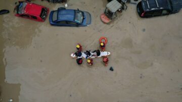 特大暴雨袭中国华南 冰雹洪涝毁农物损失惨重