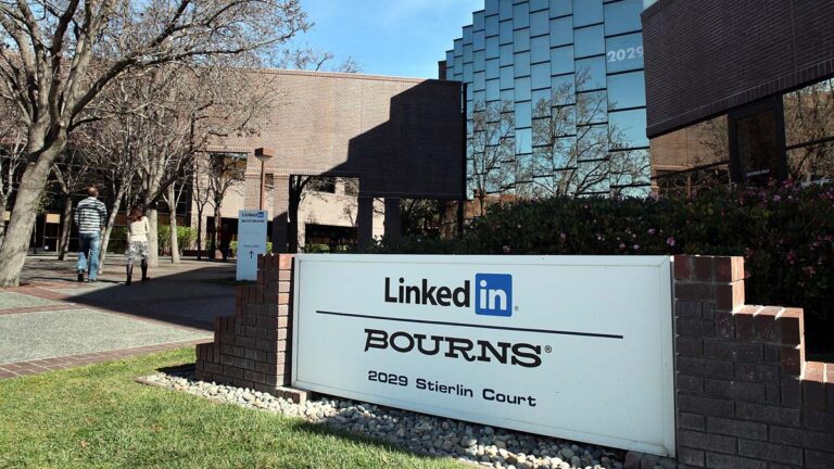 LinkedIn決定關閉中國應用 削減700多職位