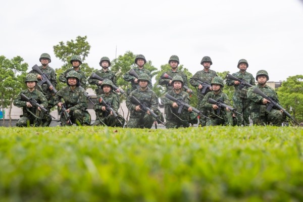 巾幗不讓鬚眉！台首批女性教召 行軍5公裡操練