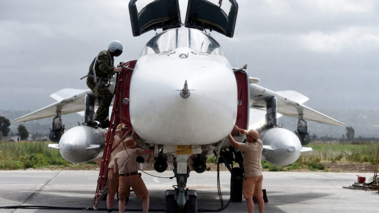 俄一架軍機被燒毀 當局看到社媒視頻才知曉