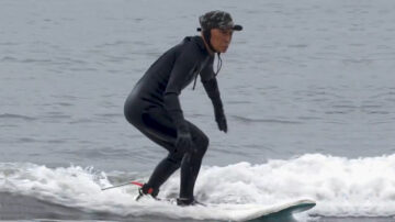 成功挑戰吉尼斯紀錄 日本耄耋老翁的衝浪人生