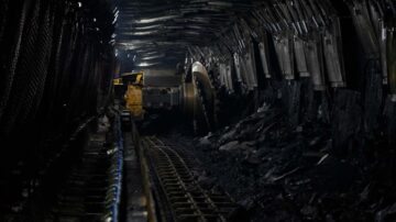 山东华丰煤矿突发透水事故 8人被困