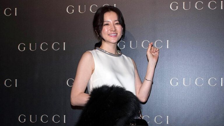 李英愛出席品牌活動 優雅造型令人驚艷